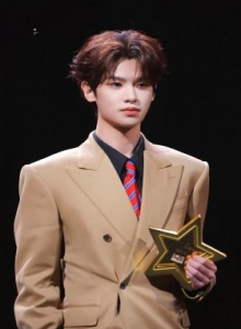 黄明昊
